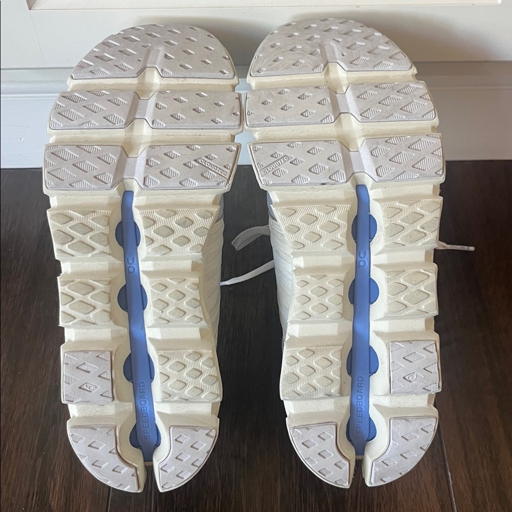 Like New! On Cloudswift Sneakers - Picture 10 of 10